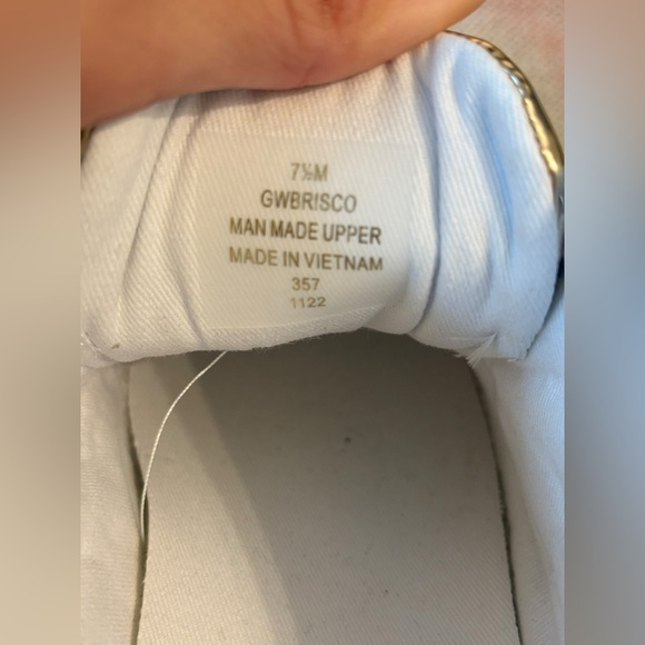 GUESS | Reney Chain Quilted Sneakers | Size 7.5 - Picture 10 of 16